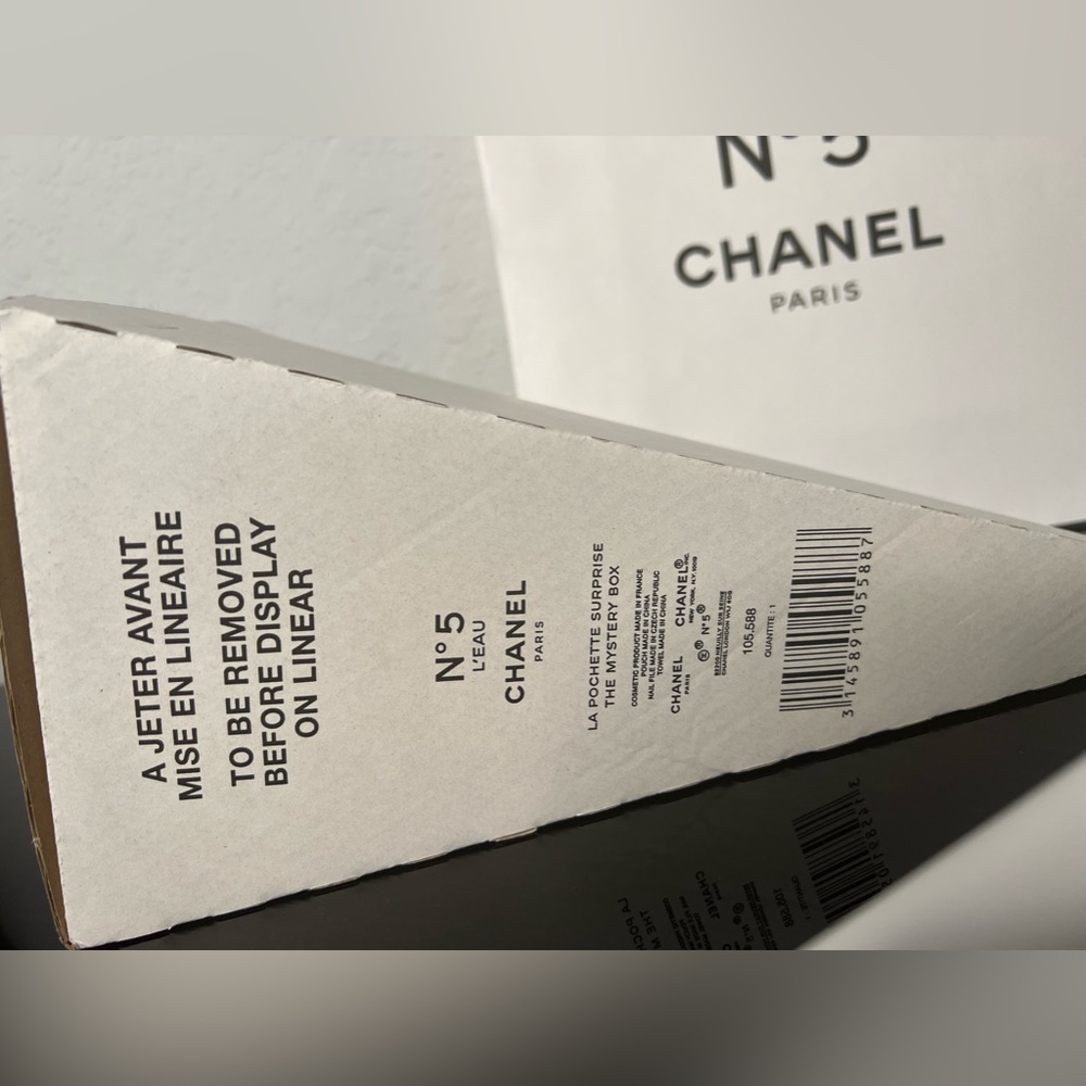 CHANEL N°5 L’EAU The Mystery Box Factory 5 Collection Pochette SET PLUS GIFT BAG - Picture 7 of 9